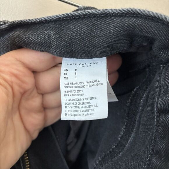 American Eagle Women’s 90s Boyfriend Shorts Black Distressed Denim Size 8 - Picture 2 of 5